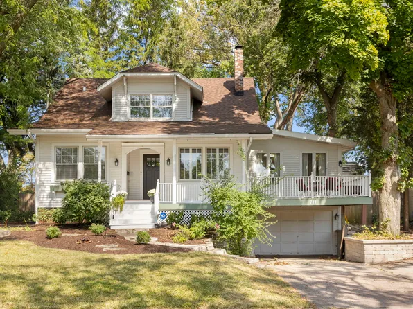 711 Lakeside Dr, Wheaton, IL 60187