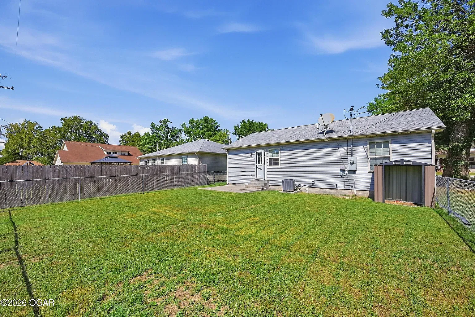 3 bed, $1,400 — Photo 4