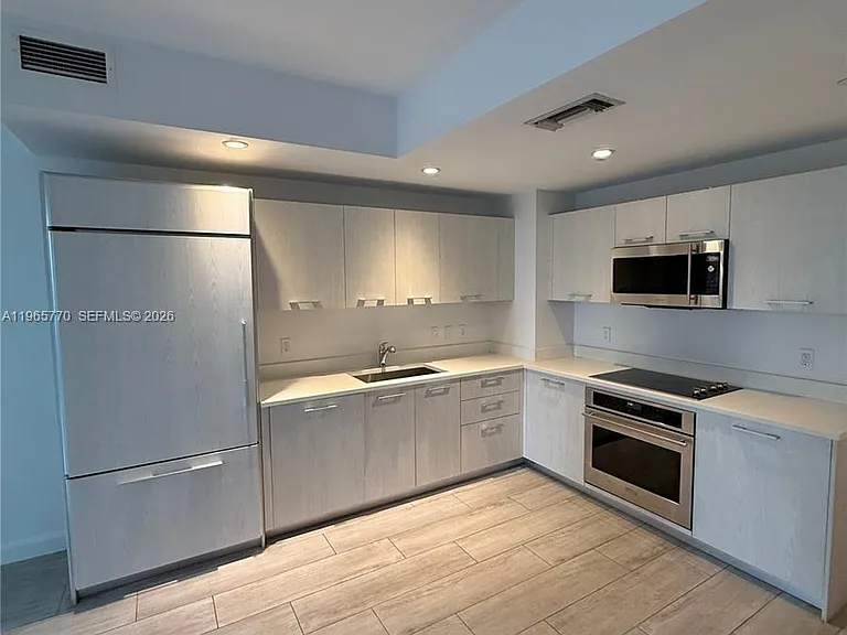 45 SW 9th St #1004 — Photo 10