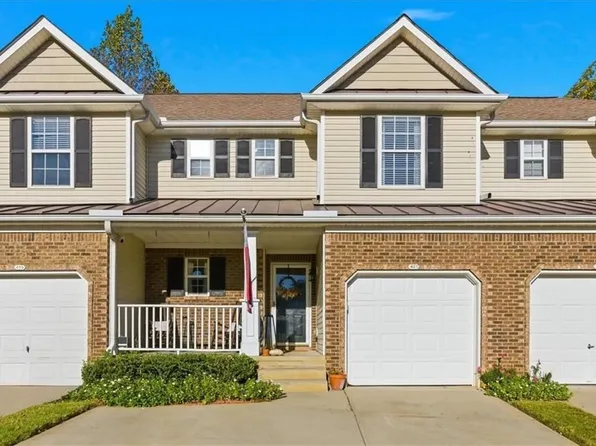 421 Red Coat Ln, Woodstock, GA 30188