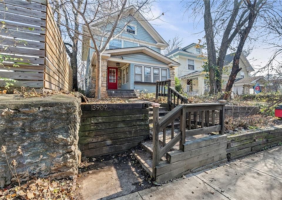 1st image of 3909 Charlotte St