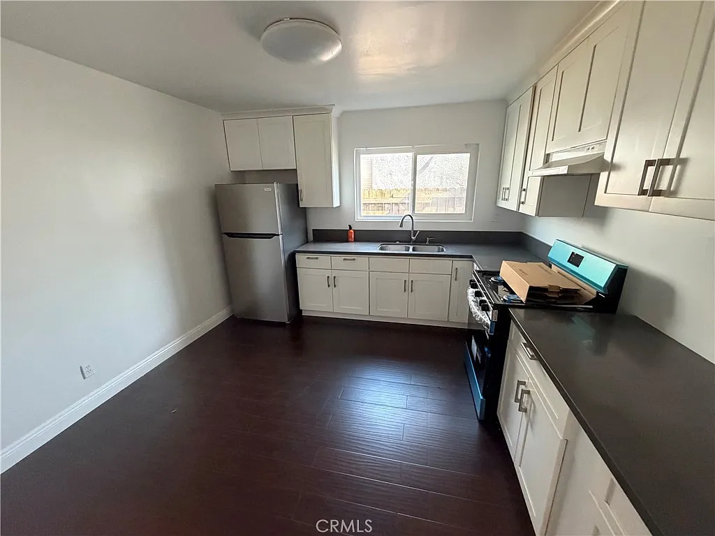 Building Photo - 2530 Carmona Ave