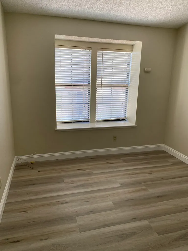 2 bed, 1085 sqft, $2,100 — Photo 4