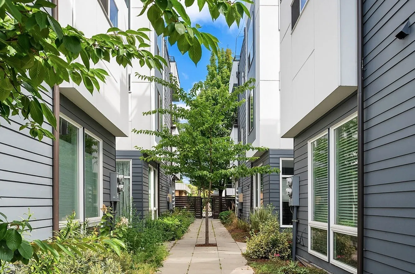 3 bed, 1210 sqft, $3,200 — Photo 3
