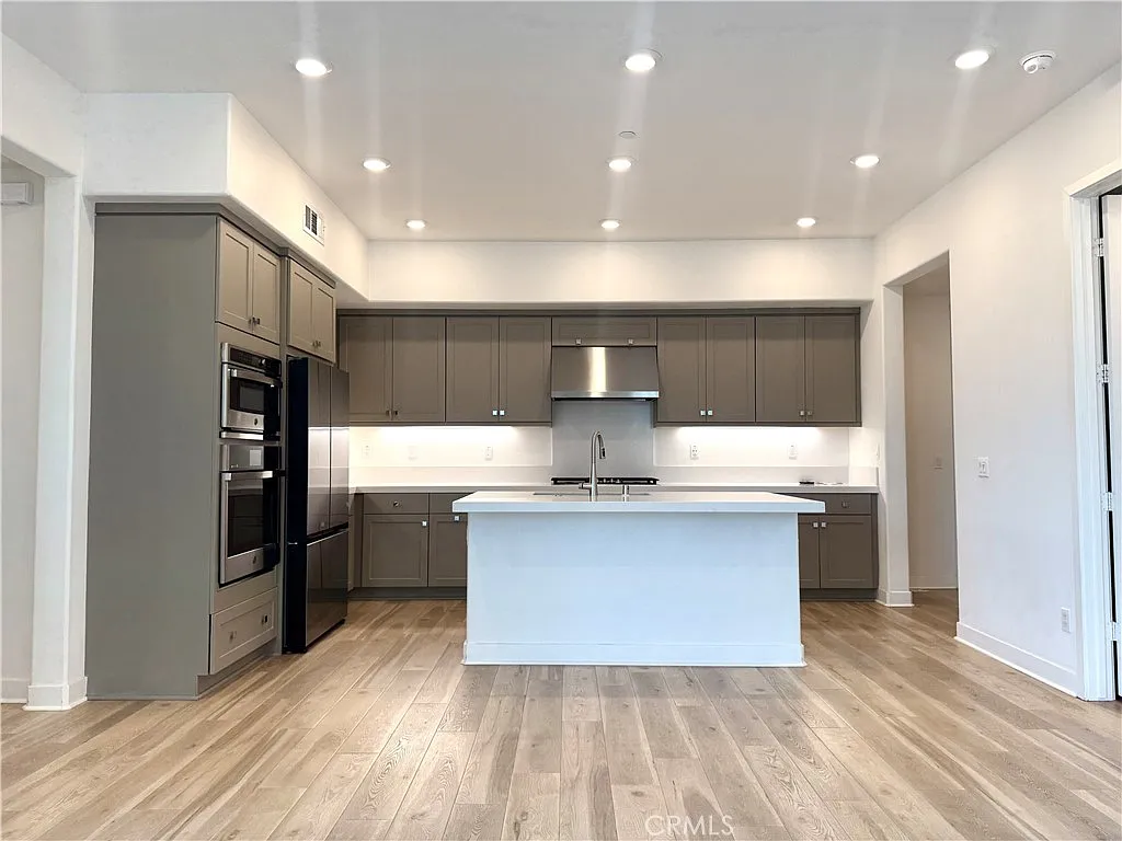2 bed, 1240 sqft, $4,000 — Photo 3