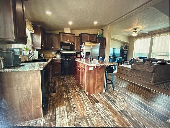 4th image of 243 Red Oak Dr