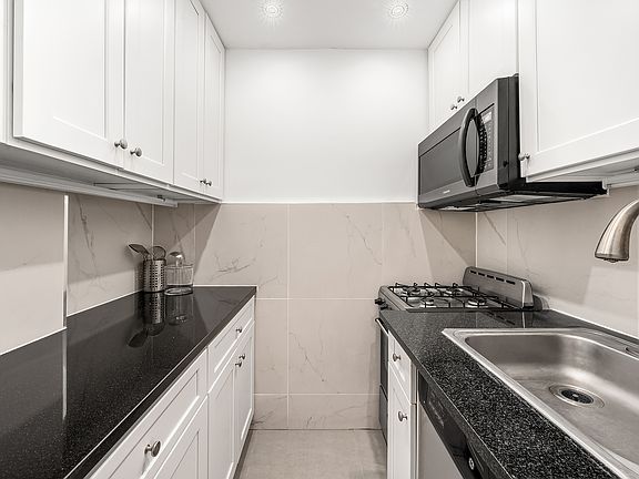 3rd image of 213 E 77th St #4C