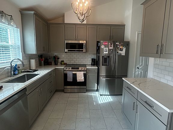 5th image of 910 Claybrook Ct