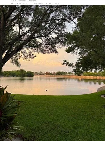 3 bed, 1273 sqft, $3,200 — Photo 4