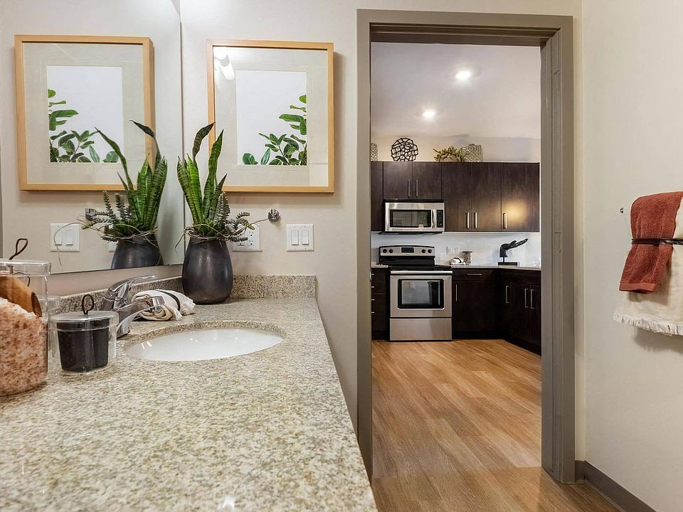 Single Vanity with Ample Counter Space