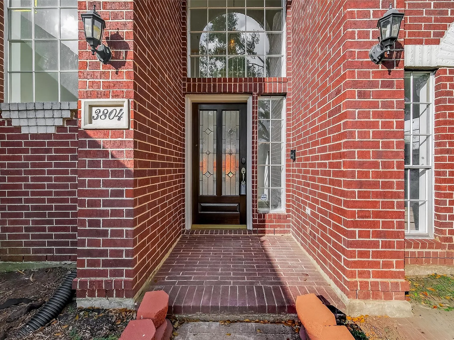 3 bed, 2.5 bath, 2557 sqft, $2,950 — Photo 3