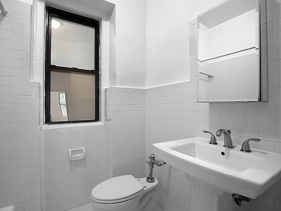 5th image of 19 W 69th St APT 203