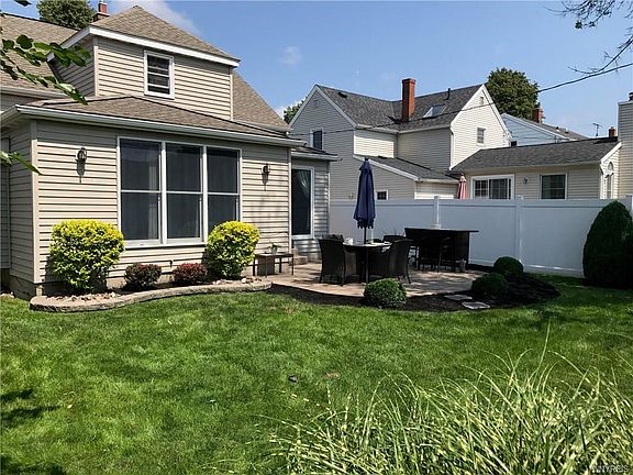 5th image of 75 Turner Ave