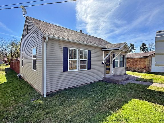5th image of 1202 Ferry St