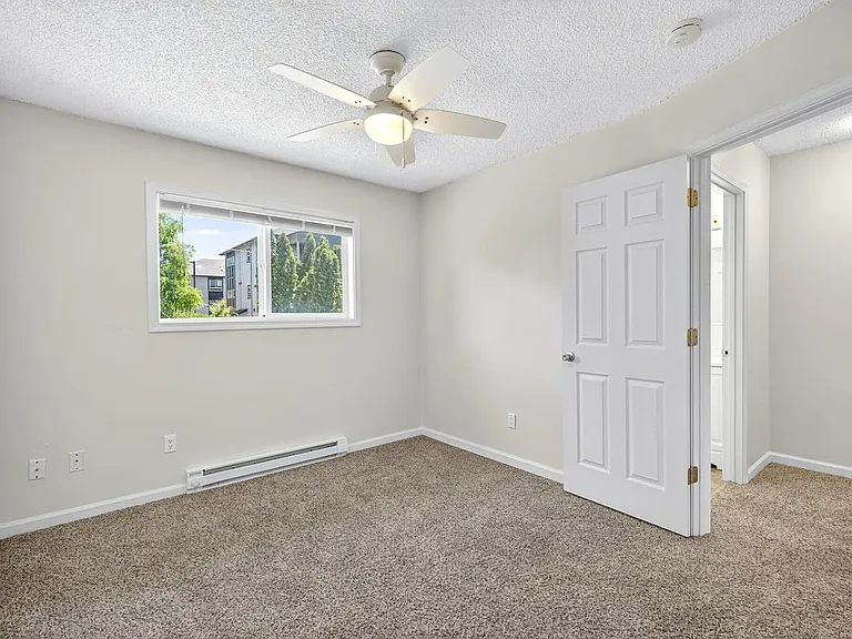 230 Lincoln St — Photo 11
