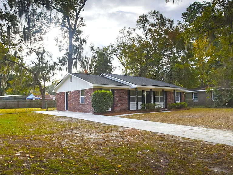 11304 Largo Dr — Photo 2