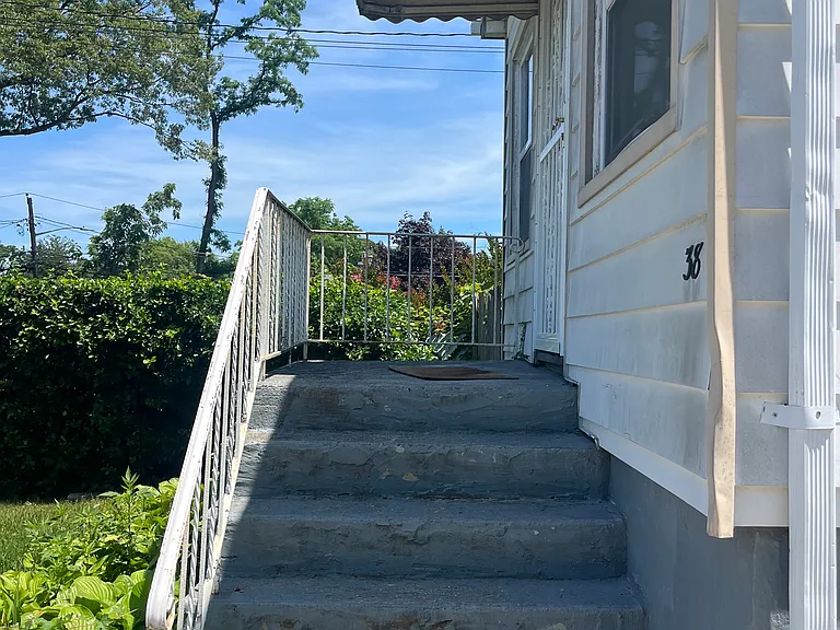 Avenue A — Photo 14