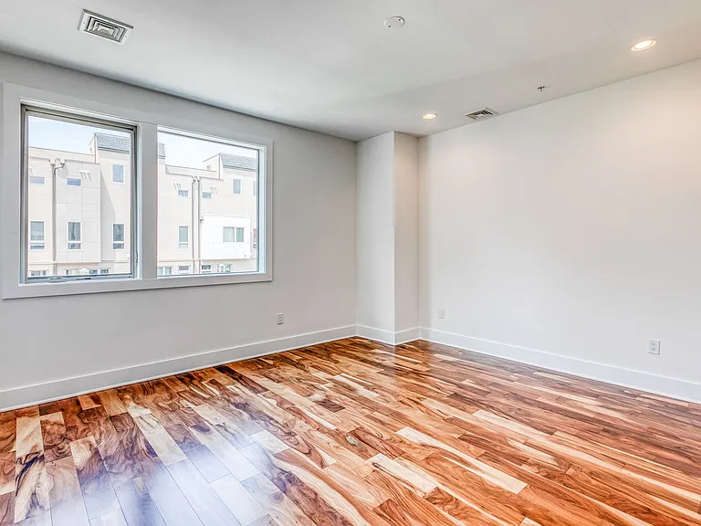 740 S Christopher Columbus Blvd #54 — Photo 8