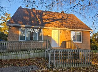 1 Joan St, Ottawa, ON K2G 1H9