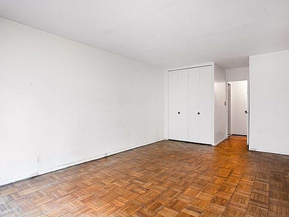 5th image of 315 W 70th St APT 11L