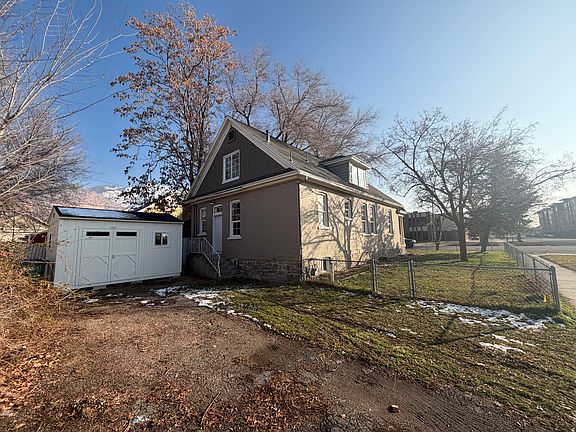 3rd image of 902 24th St