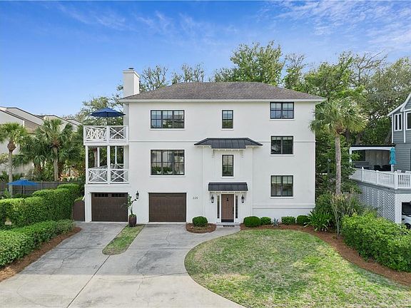 2nd image of 225 Olive Way
