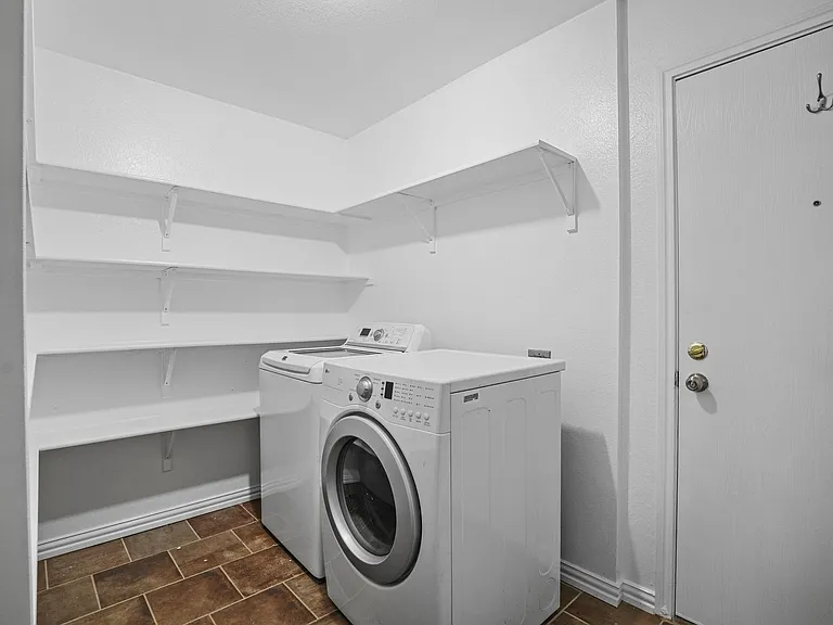 9641 Euclid Dr — Photo 7