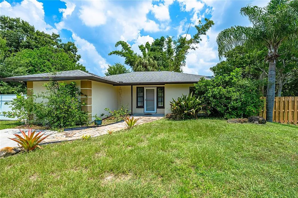 3 bed, 2.0 bath, 1290 sqft, $2,500 — Photo 1