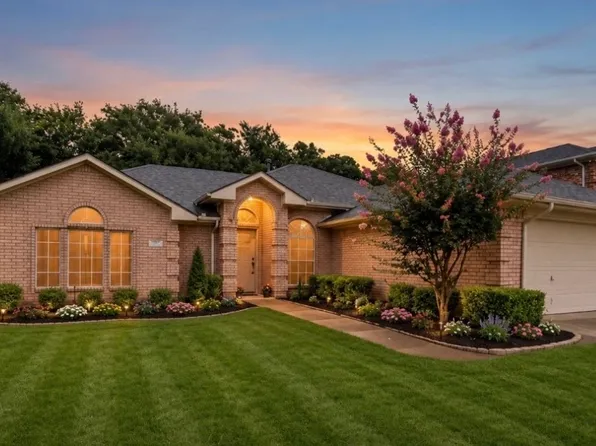 412 Glenbrook Dr, Kennedale, TX 76060