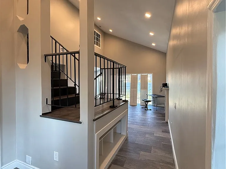 24413 Dyna Pl — Photo 2