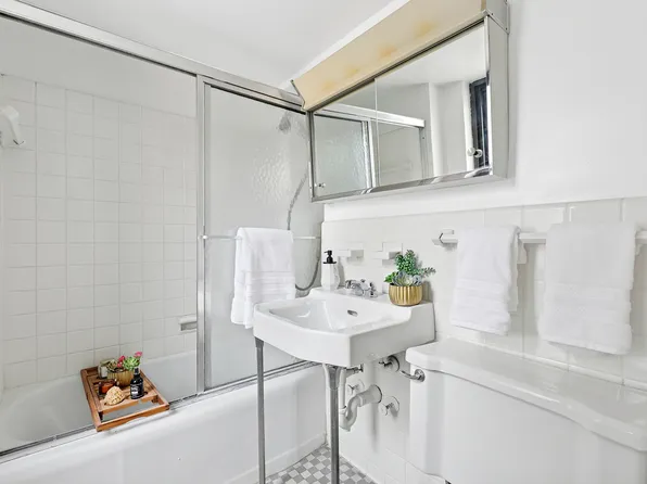 305 East 72nd Street image 5 of 8