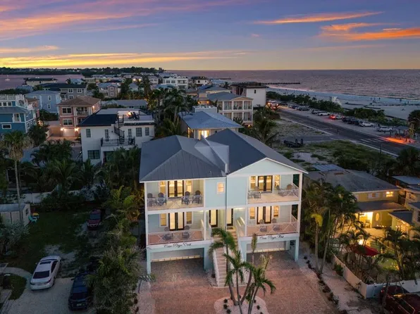 105 4th St S, Bradenton Beach, FL 34217