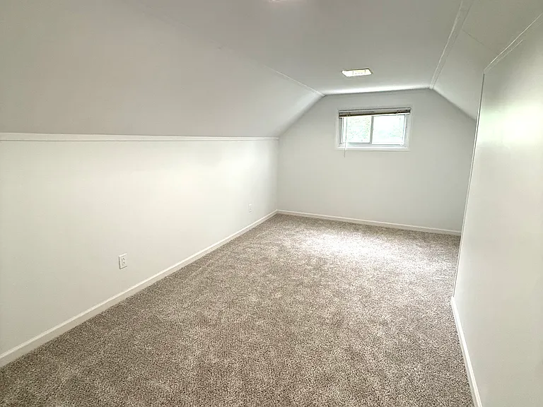 1004 Elm St — Photo 9