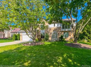 1288 Bradbury Dr, Troy, MI 48098