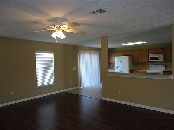 2nd image of 806 Crystal Bay Ln