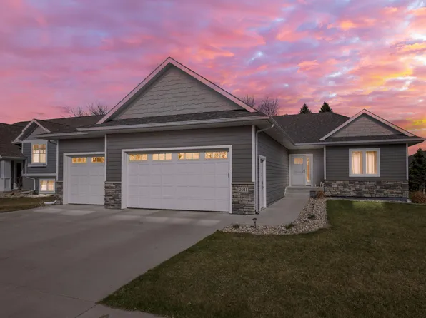 2011 Grand Arbor Ave, Brookings, SD 57006