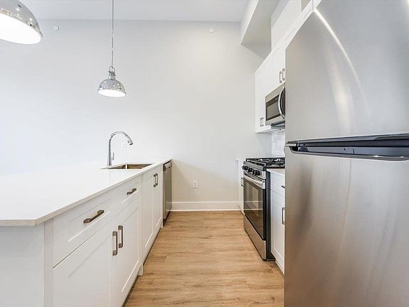 5th image of 667-665 Grand St #401