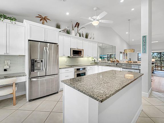 5th image of 16500 Kelly Cove Dr APT 2885