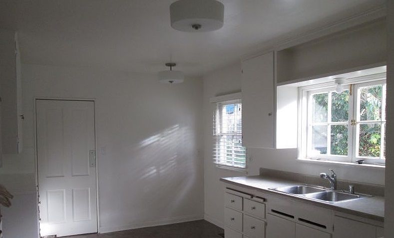 2nd image of 282 W Hemlock St