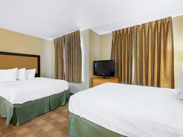 Studio Suite - 2 Full Beds
