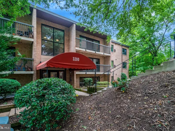 3200 S 28th St APT 204, Alexandria, VA 22302