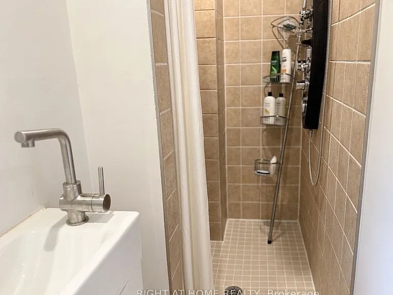 37 Versailles Ct — Photo 13