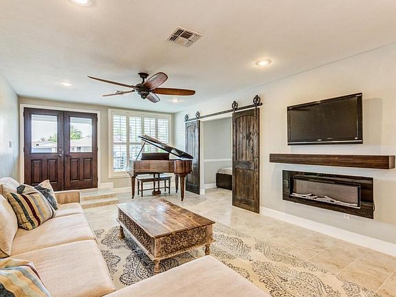 3rd image of 1211 S Olive Cir