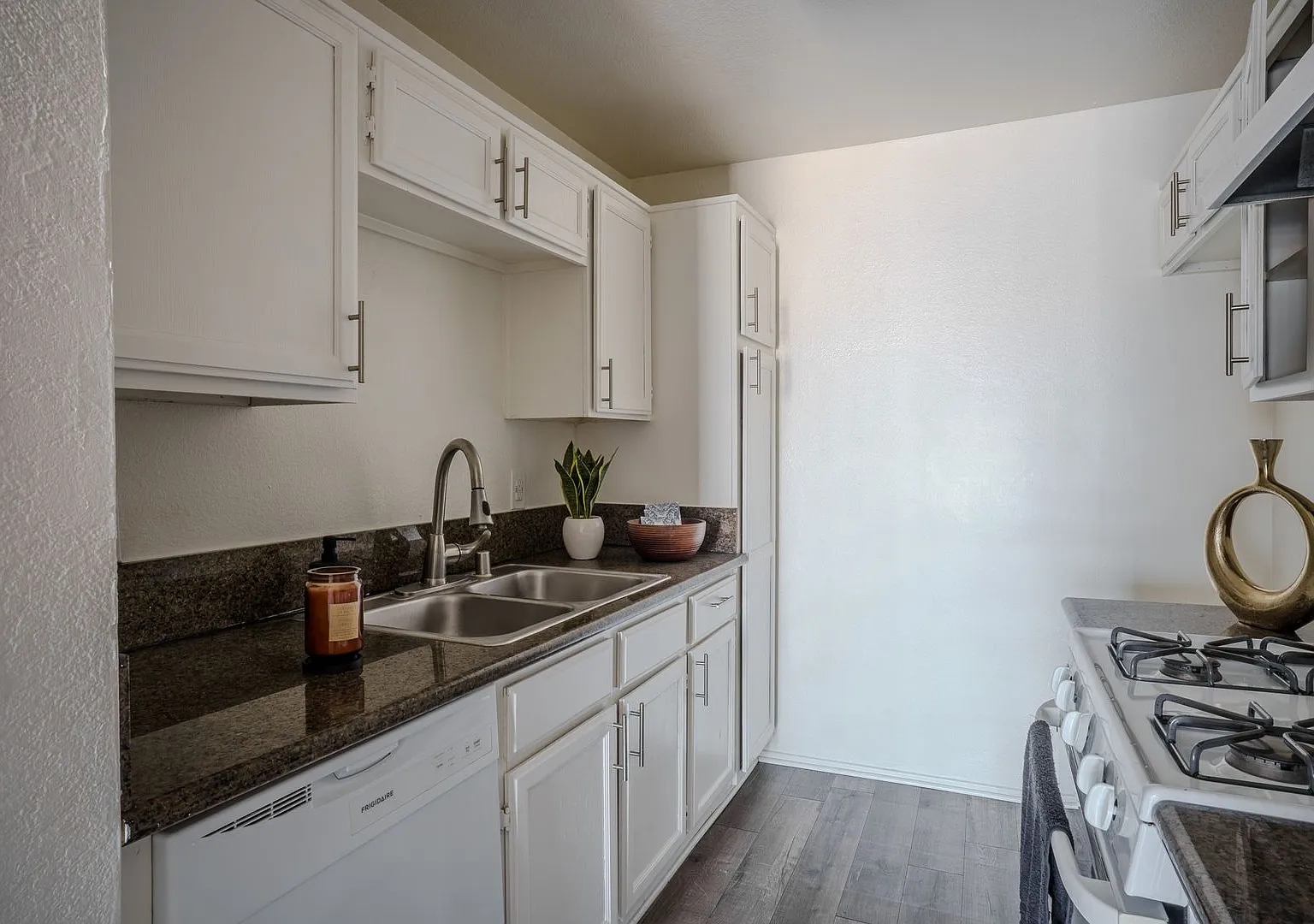 1362 Temple Ave. — Photo 3