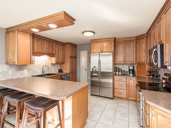 5th image of 605 Nakoma Dr