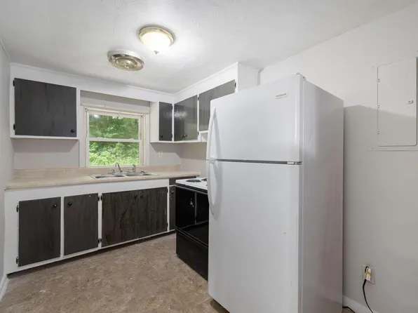 131 Captain Ave APT 4, Elizabethton, TN 37643