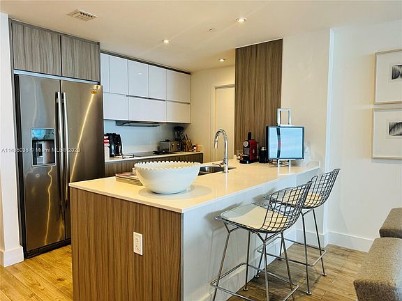 5th image of 600 NE 27th St APT 1404