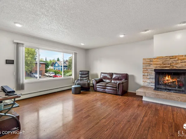 8037 Wisteria St, Anchorage, AK 99502