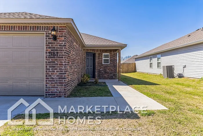 981 E Starling St — Photo 3