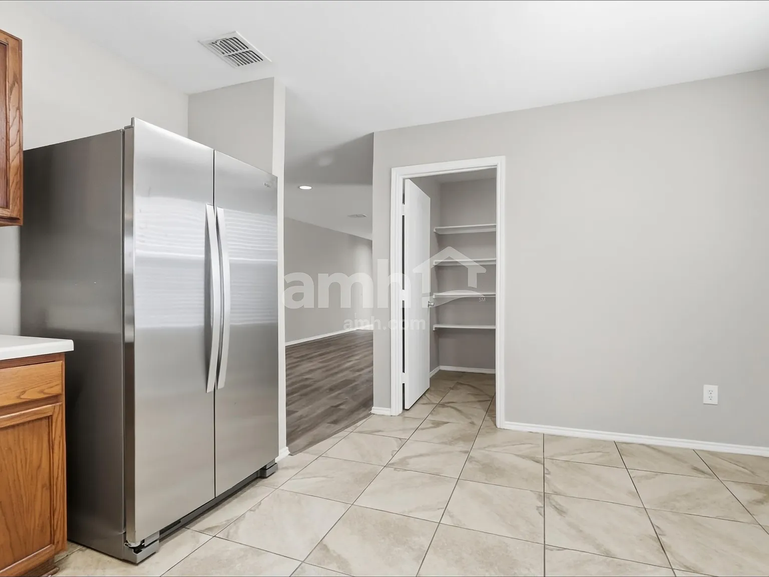 4 bed, 2.0 bath, 1928 sqft, $2,145 — Photo 4